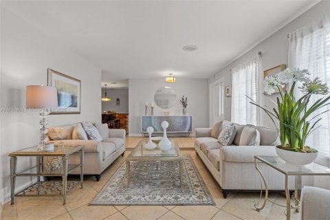 Villa ou maison à vendre à Miami, Floride: 4 chambres, 162.39 m2 № 1732083 - photo 7