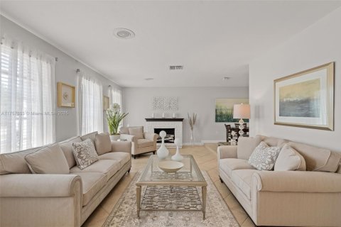 Villa ou maison à vendre à Miami, Floride: 4 chambres, 162.39 m2 № 1732083 - photo 6