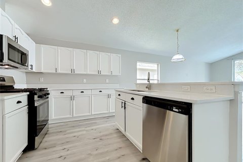 House in Clermont, Florida 3 bedrooms, 170.29 sq.m. № 2396444 - photo 28