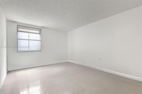 Condominio en venta en Doral, Florida, 2 dormitorios, 102.66 m2 № 1943679 - foto 25