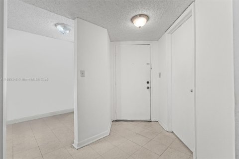 Condominio en venta en Doral, Florida, 2 dormitorios, 102.66 m2 № 1943679 - foto 17