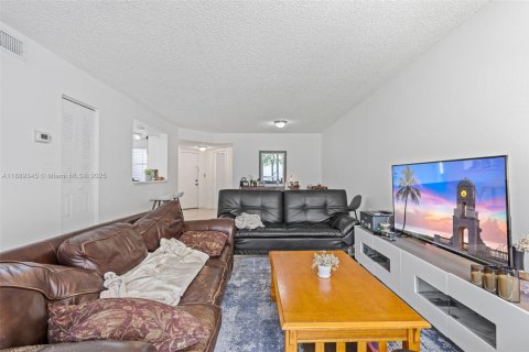 Condominio en venta en Doral, Florida, 2 dormitorios, 102.66 m2 № 1943679 - foto 8