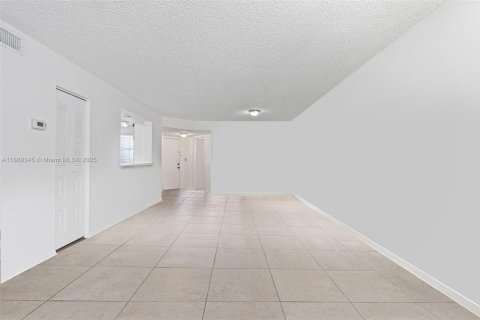 Condominio en venta en Doral, Florida, 2 dormitorios, 102.66 m2 № 1943679 - foto 6