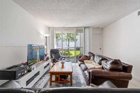Condominio en venta en Doral, Florida, 2 dormitorios, 102.66 m2 № 1943679 - foto 9