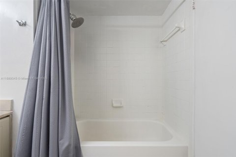 Condominio en venta en Doral, Florida, 2 dormitorios, 102.66 m2 № 1943679 - foto 21