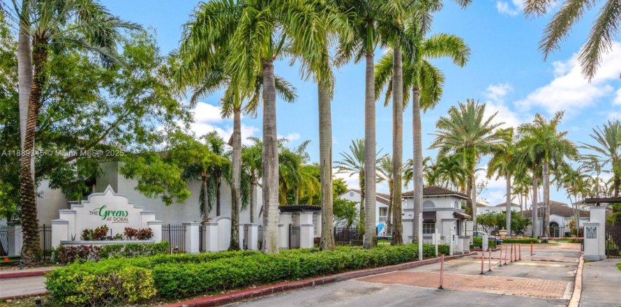 Condominio en Doral, Florida, 2 dormitorios № 1943679