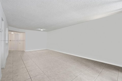 Condominio en venta en Doral, Florida, 2 dormitorios, 102.66 m2 № 1943679 - foto 4