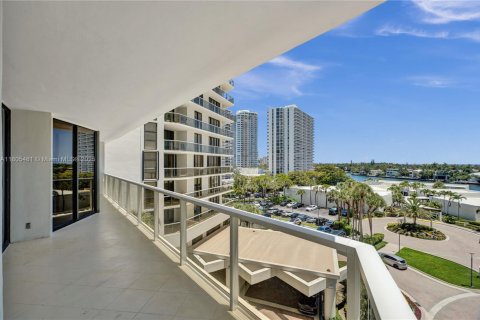 Condo in Aventura, Florida, 2 bedrooms  № 1745738 - photo 28