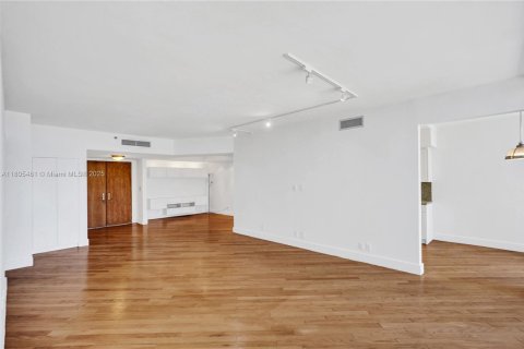 Condo in Aventura, Florida, 2 bedrooms  № 1745738 - photo 16