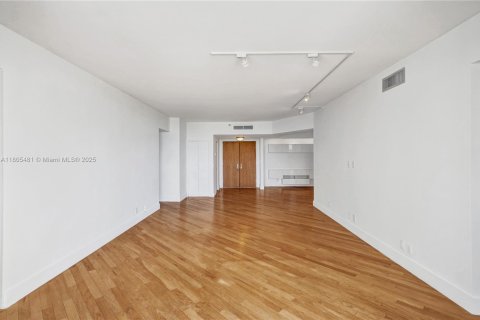 Condo in Aventura, Florida, 2 bedrooms  № 1745738 - photo 17