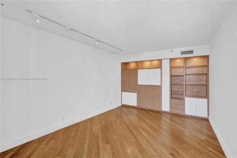 Condo in Aventura, Florida, 2 bedrooms  № 1745738 - photo 23