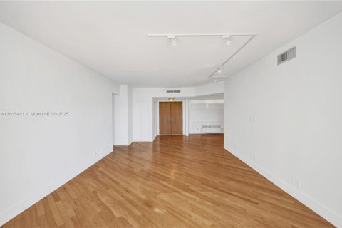 Condo in Aventura, Florida, 2 bedrooms  № 1745738 - photo 18