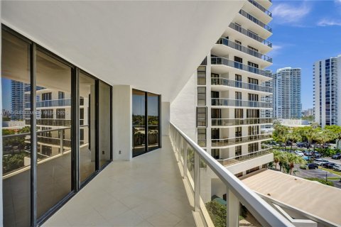 Condo in Aventura, Florida, 2 bedrooms  № 1745738 - photo 29