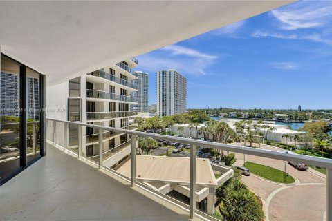 Condo in Aventura, Florida, 2 bedrooms  № 1745738 - photo 30