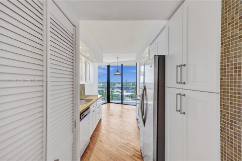 Condo in Aventura, Florida, 2 bedrooms  № 1745738 - photo 12