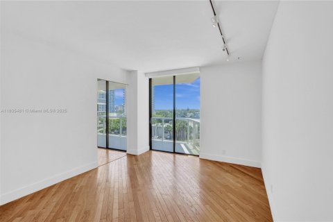 Condo in Aventura, Florida, 2 bedrooms  № 1745738 - photo 24