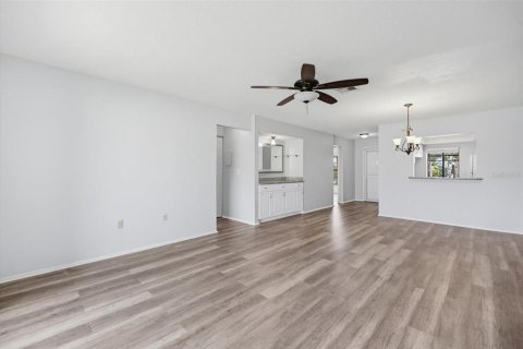 Condo in Venice, Florida, 2 bedrooms  № 2225570 - photo 15