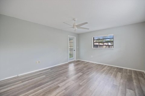 Condo in Venice, Florida, 2 bedrooms  № 2225570 - photo 21