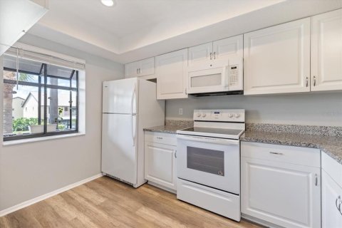 Condo in Venice, Florida, 2 bedrooms  № 2225570 - photo 6