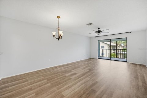 Condo in Venice, Florida, 2 bedrooms  № 2225570 - photo 13