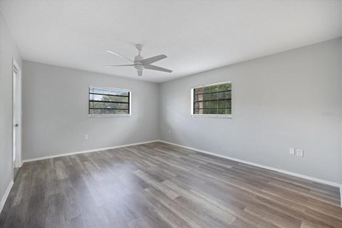 Condo in Venice, Florida, 2 bedrooms  № 2225570 - photo 18
