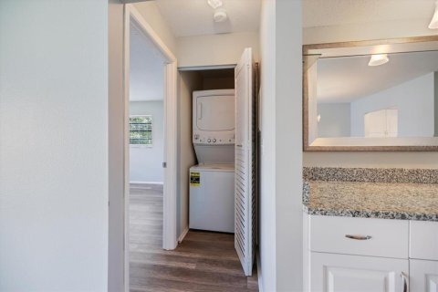 Condo in Venice, Florida, 2 bedrooms  № 2225570 - photo 25