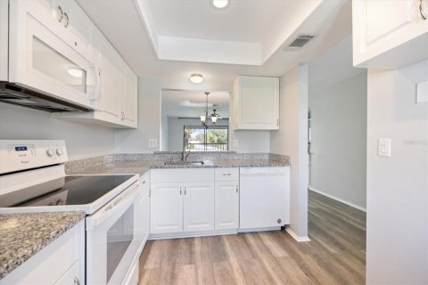 Condo in Venice, Florida, 2 bedrooms  № 2225570 - photo 7