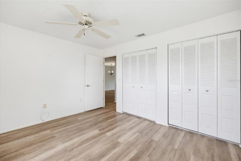 Condo in Venice, Florida, 2 bedrooms  № 2225570 - photo 12