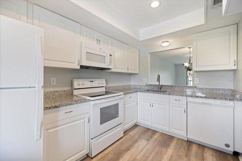 Condo in Venice, Florida, 2 bedrooms  № 2225570 - photo 8
