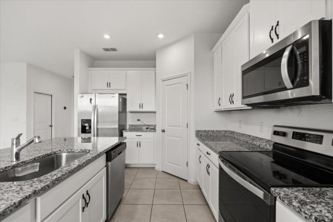 House in Kissimmee, Florida 5 bedrooms, 240.43 sq.m. № 1878150 - photo 7