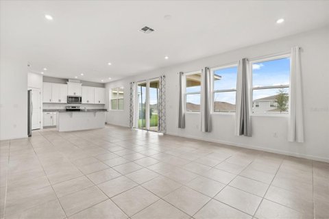 House in Kissimmee, Florida 5 bedrooms, 240.43 sq.m. № 1878150 - photo 4