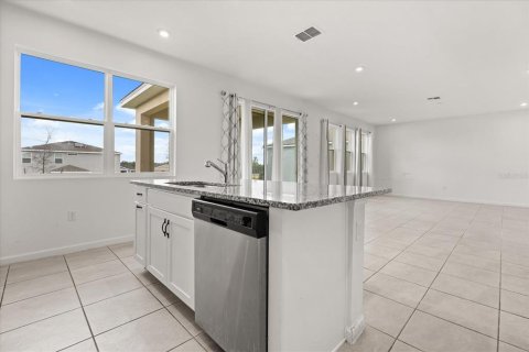 House in Kissimmee, Florida 5 bedrooms, 240.43 sq.m. № 1878150 - photo 8