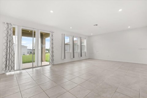 House in Kissimmee, Florida 5 bedrooms, 240.43 sq.m. № 1878150 - photo 23