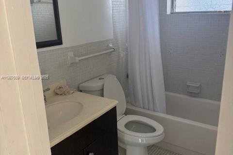 Снять в аренду кондоминиум в Норт-Майами, Флорида 1 спальня, 62.06м2, № 1987904 - фото 3