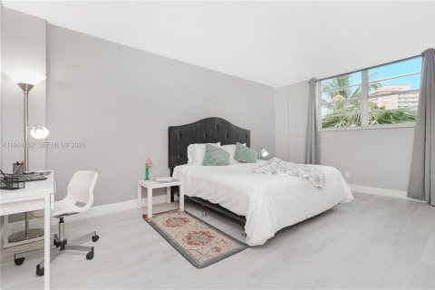 Condo in Sunny Isles Beach, Florida, 2 bedrooms № 2088787 - photo 22