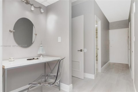 Condo in Sunny Isles Beach, Florida, 2 bedrooms № 2088787 - photo 9