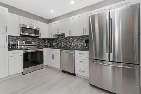 Condo in Sunny Isles Beach, Florida, 2 bedrooms № 2088787 - photo 26