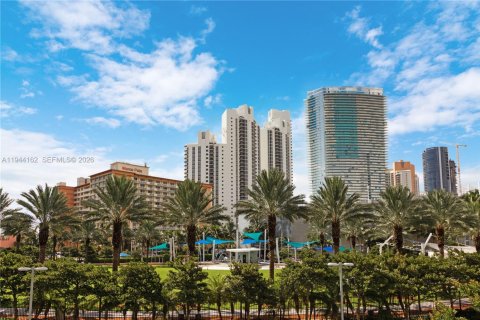 Condo in Sunny Isles Beach, Florida, 2 bedrooms № 2088787 - photo 18