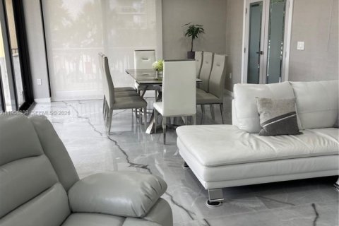 Condo in Sunny Isles Beach, Florida, 3 bedrooms  № 2021091 - photo 21