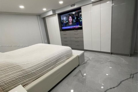 Condo in Sunny Isles Beach, Florida, 3 bedrooms  № 2021091 - photo 14