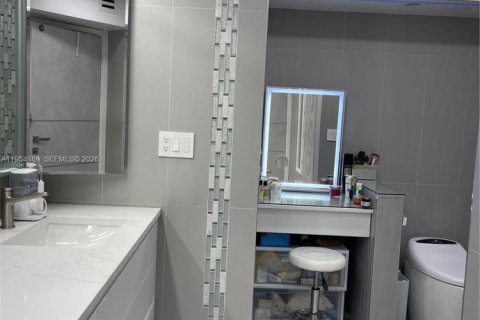 Condo in Sunny Isles Beach, Florida, 3 bedrooms  № 2021091 - photo 20