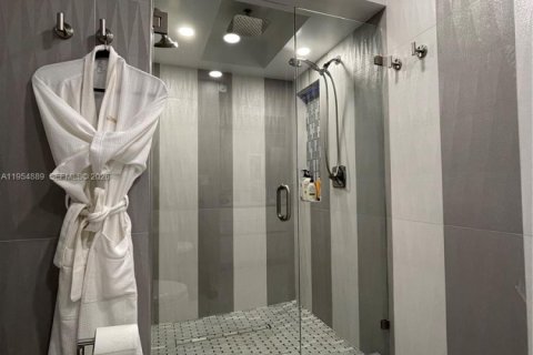 Condo in Sunny Isles Beach, Florida, 3 bedrooms  № 2021091 - photo 18