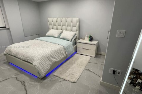 Condo in Sunny Isles Beach, Florida, 3 bedrooms  № 2021091 - photo 25