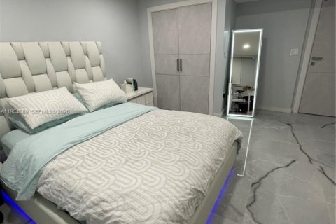 Condo in Sunny Isles Beach, Florida, 3 bedrooms  № 2021091 - photo 24