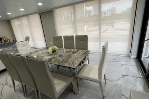 Condo in Sunny Isles Beach, Florida, 3 bedrooms  № 2021091 - photo 3