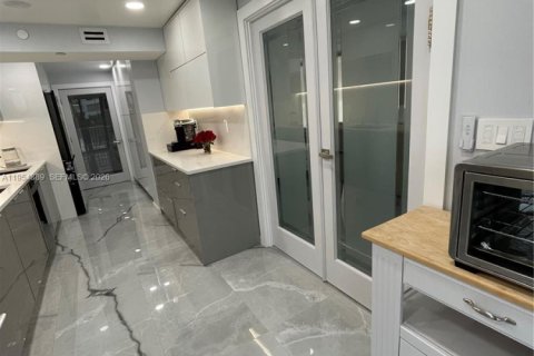 Condo in Sunny Isles Beach, Florida, 3 bedrooms  № 2021091 - photo 10