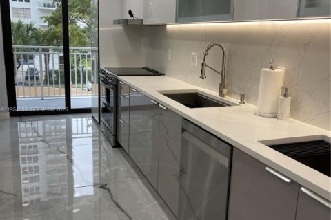 Condo in Sunny Isles Beach, Florida, 3 bedrooms  № 2021091 - photo 8