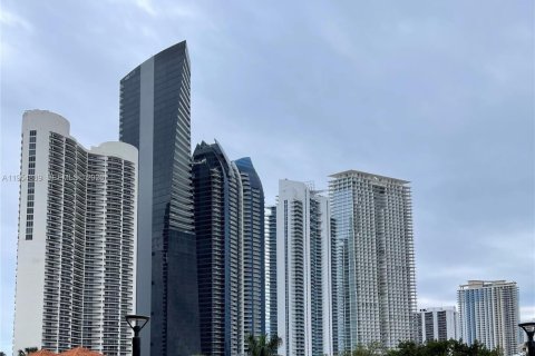 Condo in Sunny Isles Beach, Florida, 3 bedrooms  № 2021091