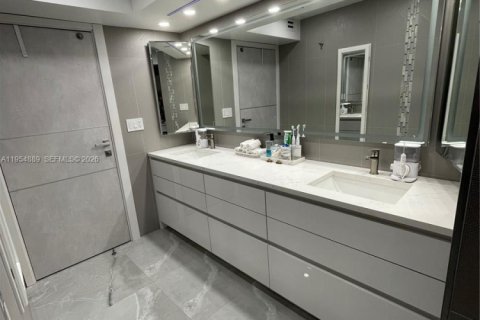 Condo in Sunny Isles Beach, Florida, 3 bedrooms  № 2021091 - photo 16