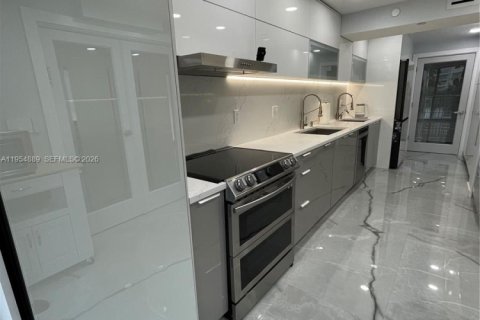 Condo in Sunny Isles Beach, Florida, 3 bedrooms  № 2021091 - photo 11